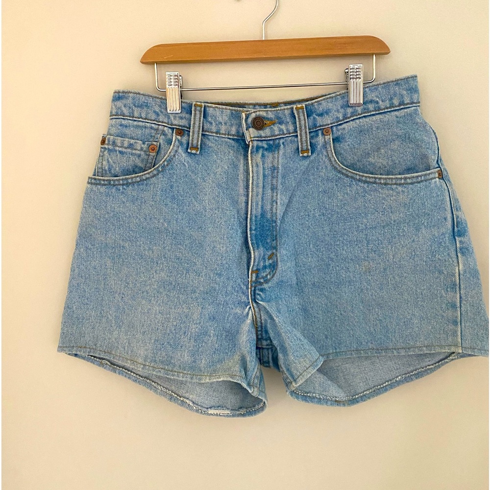 Vintage High waisted Levi’s 505 shorts